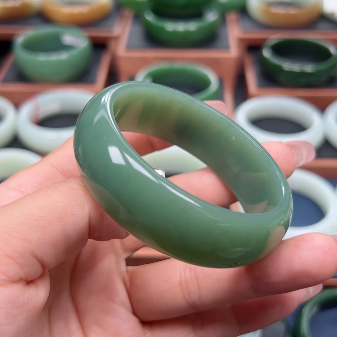 未镶嵌手镯和田玉（碧玉）