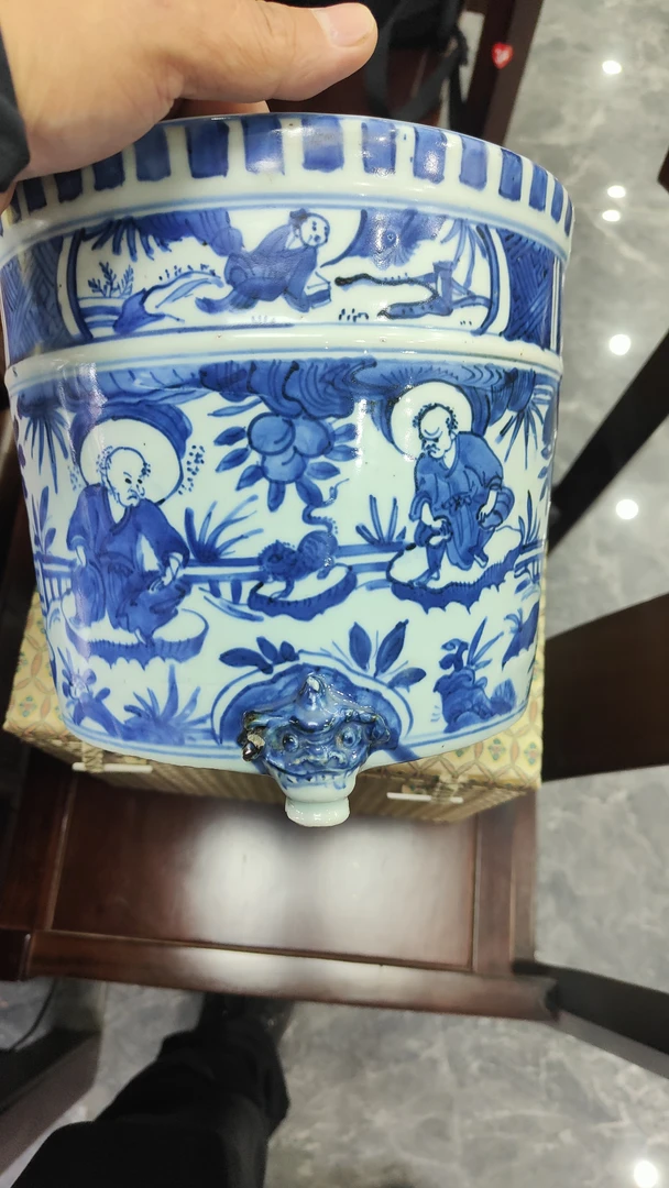 精品陶瓷人物三足炉