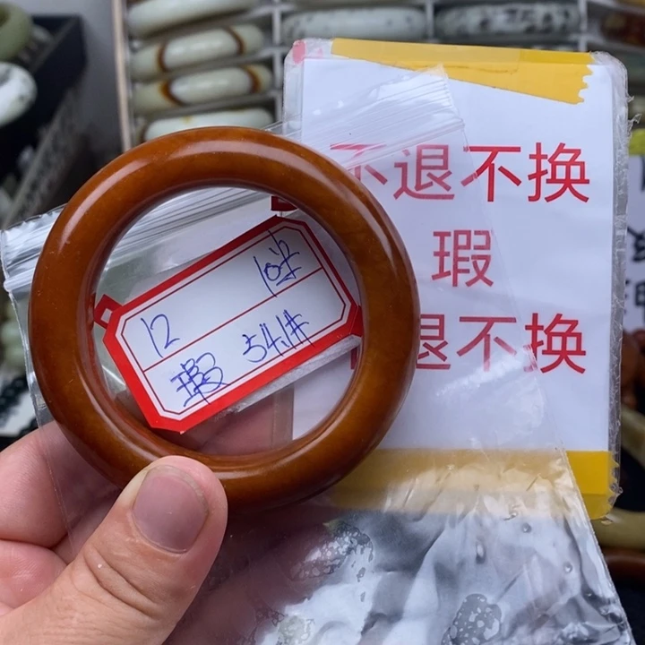 未镶嵌蛇纹石玉颈饰雨**步