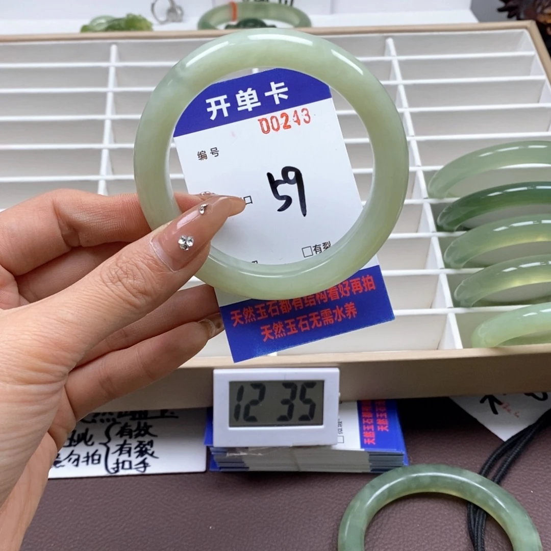 蛇纹石玉手镯未镶嵌