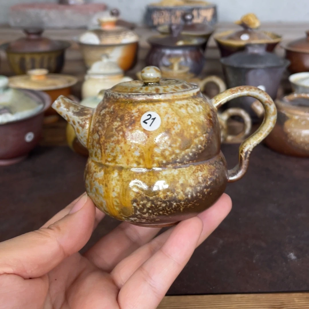 21 葫芦壶。 陶泥。  默认微瑕