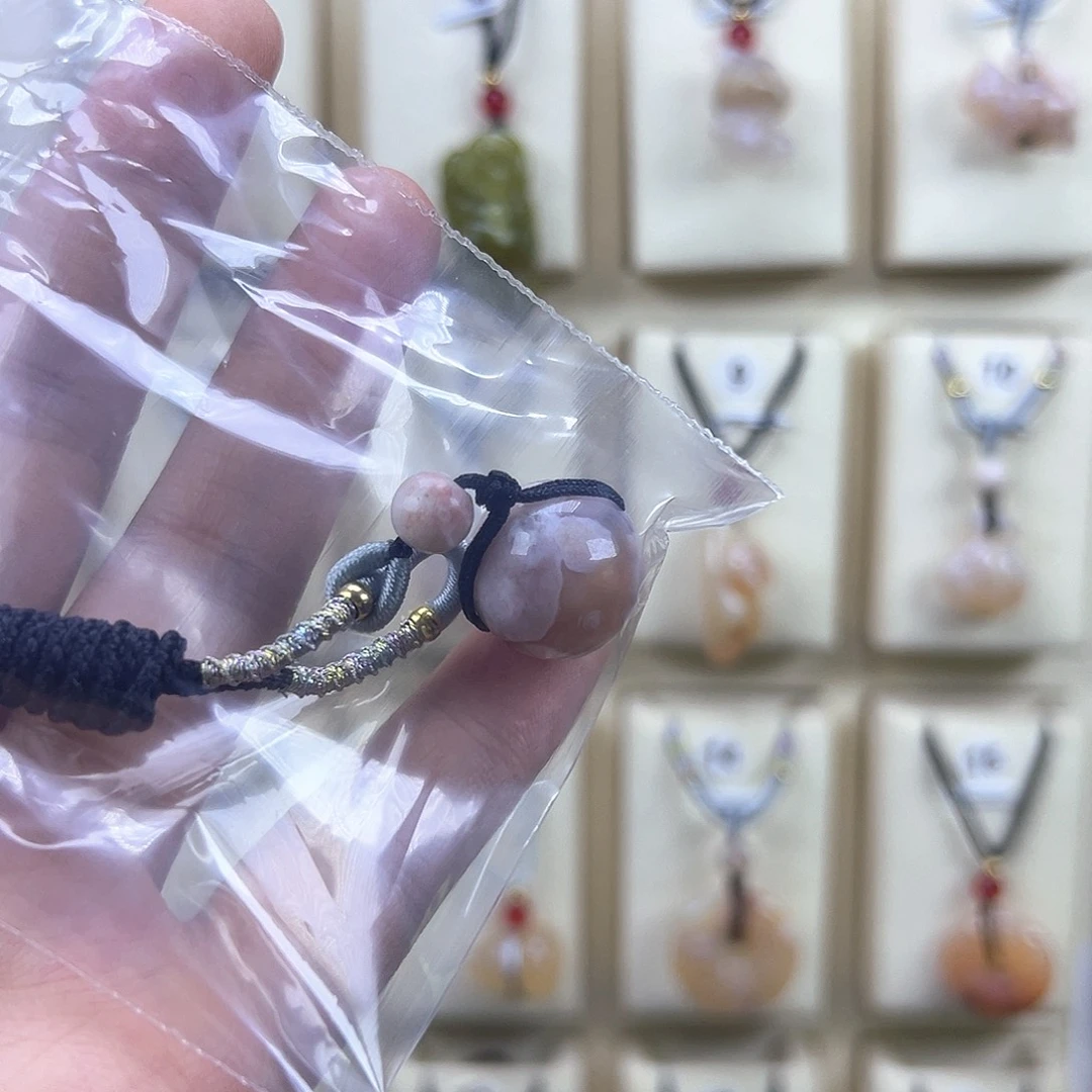 卷***猫颈饰未镶嵌石英质玉