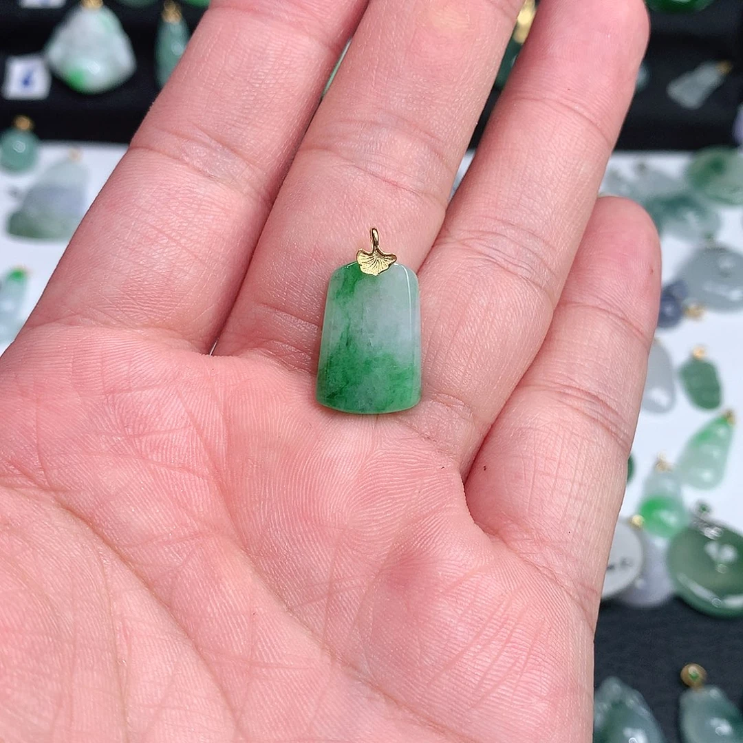 翡翠颈饰未镶嵌Z*蕾翡翠