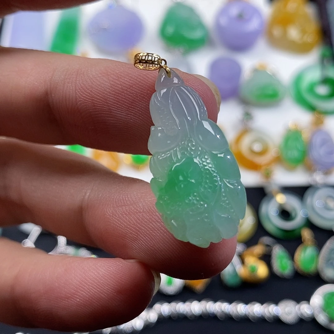 翡翠18K金镶嵌颈饰翡翠