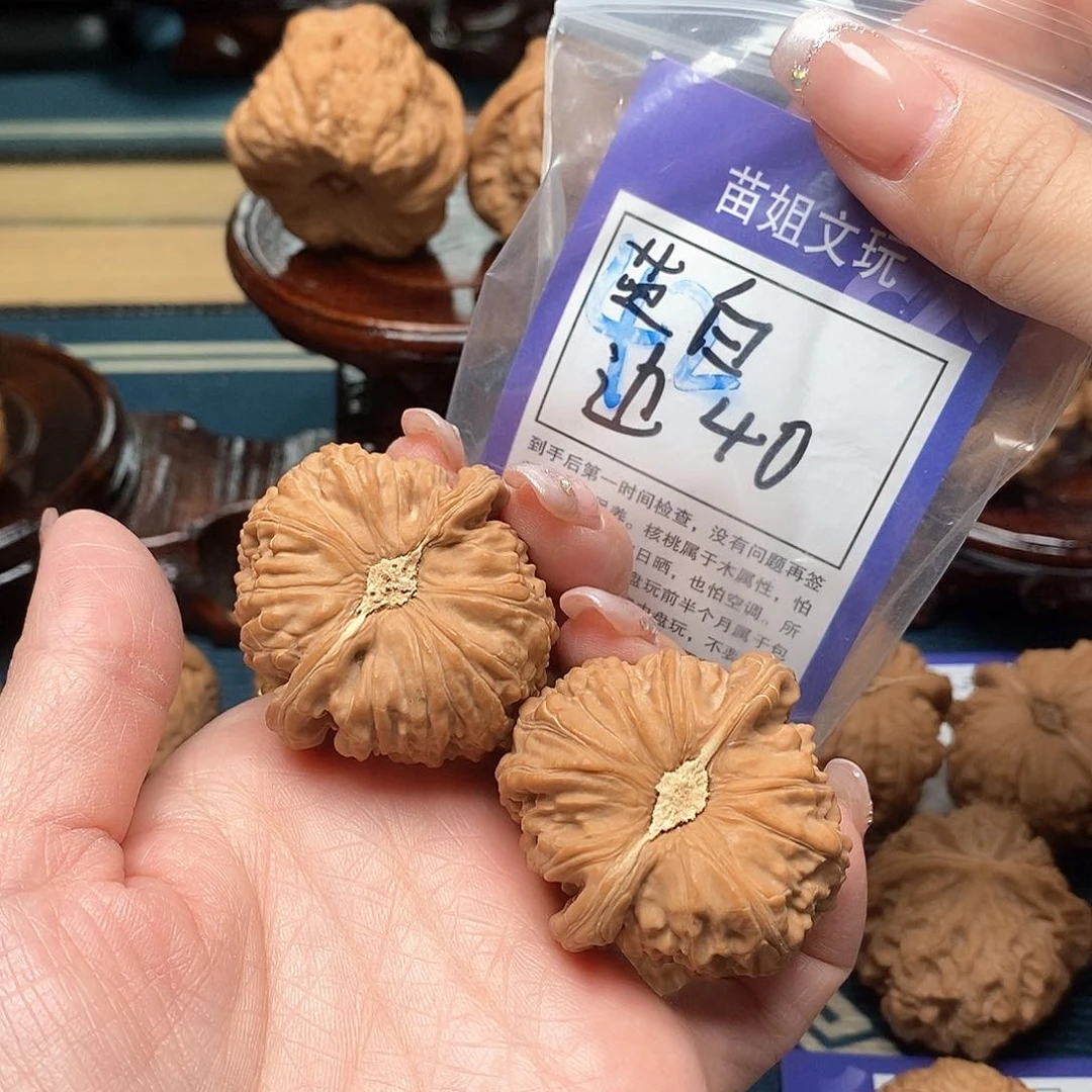 文玩核桃把件球白