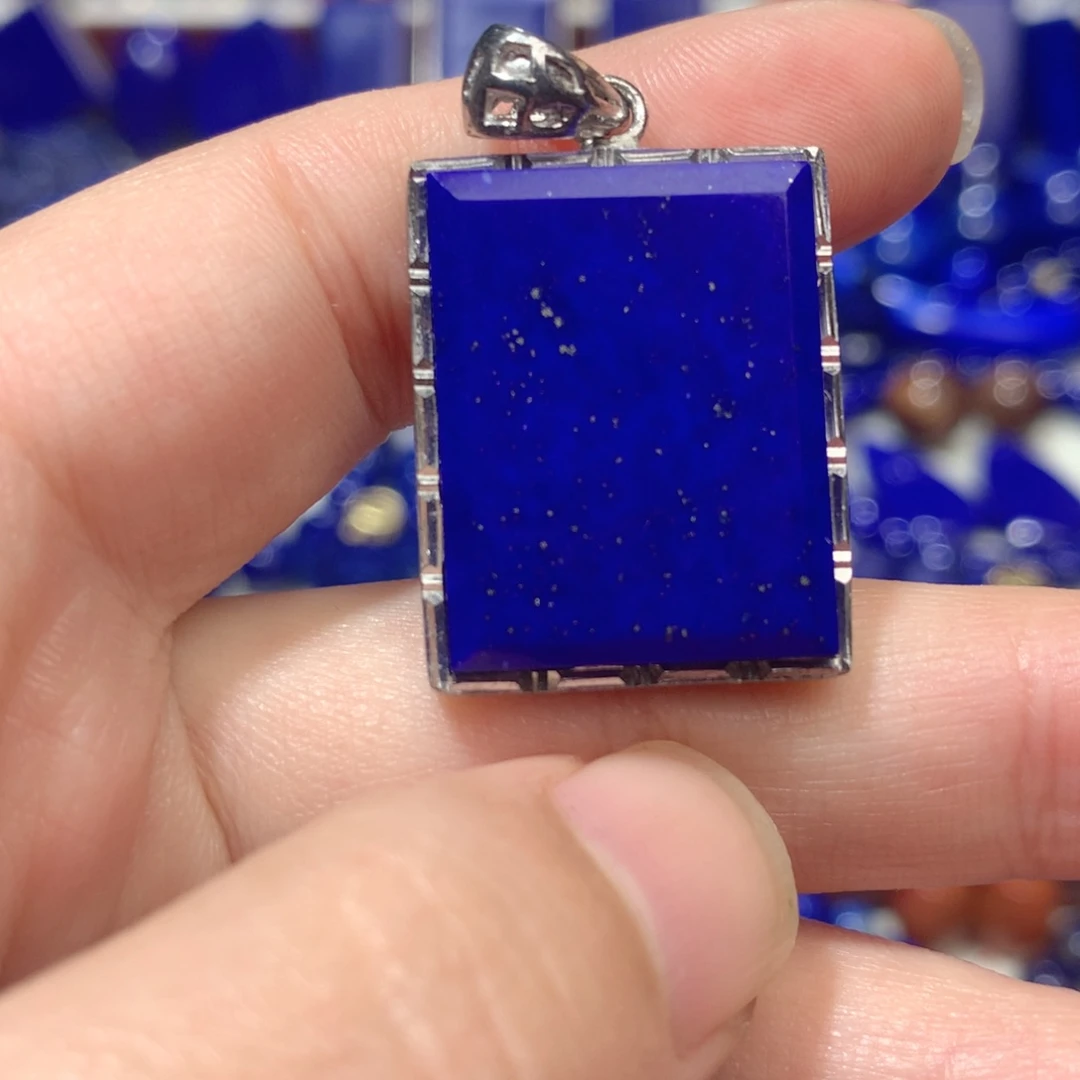 青金石未镶嵌挂件