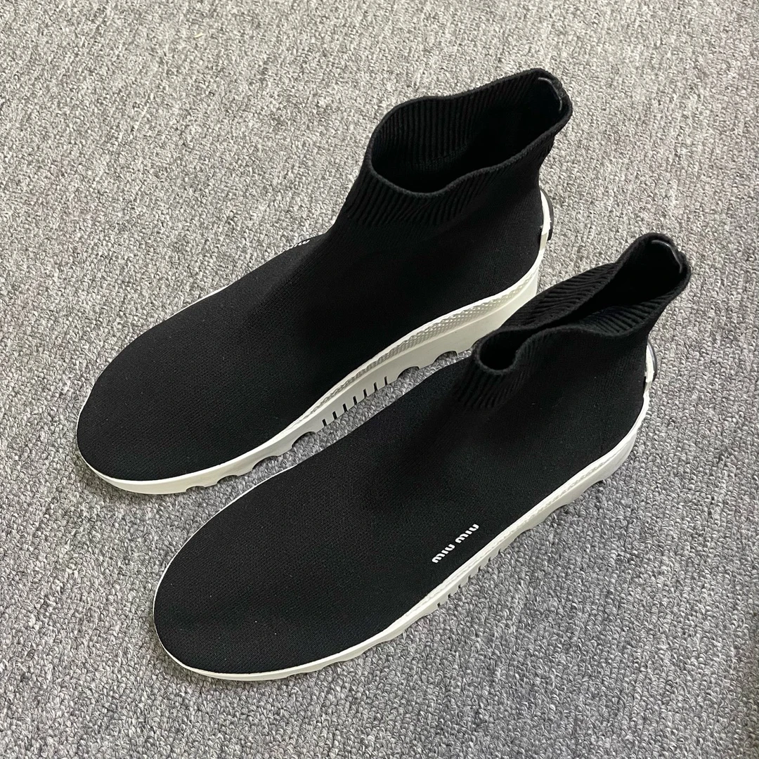 95新 MIU MIU/缪缪 徽标高帮生活休闲鞋 38.5码/0349