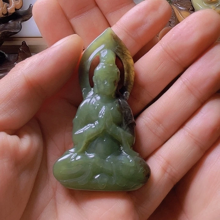 未镶嵌岫岩老玉（透闪石质玉）挂件二*