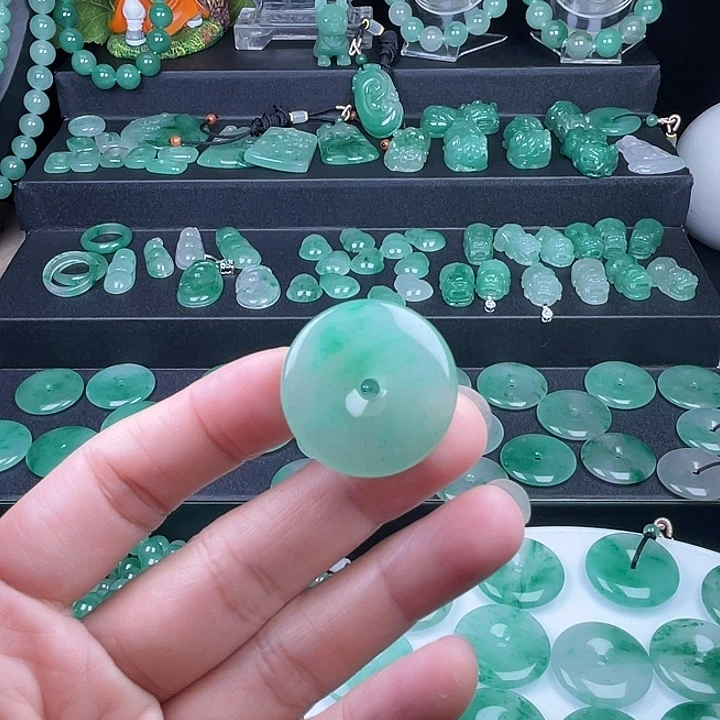 石英质玉未镶嵌颈饰