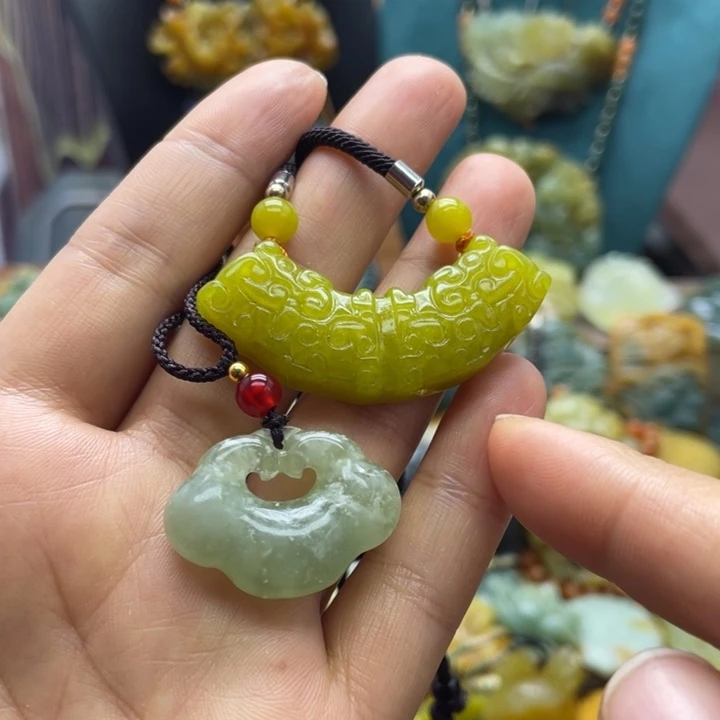 蛇纹石玉未镶嵌颈饰