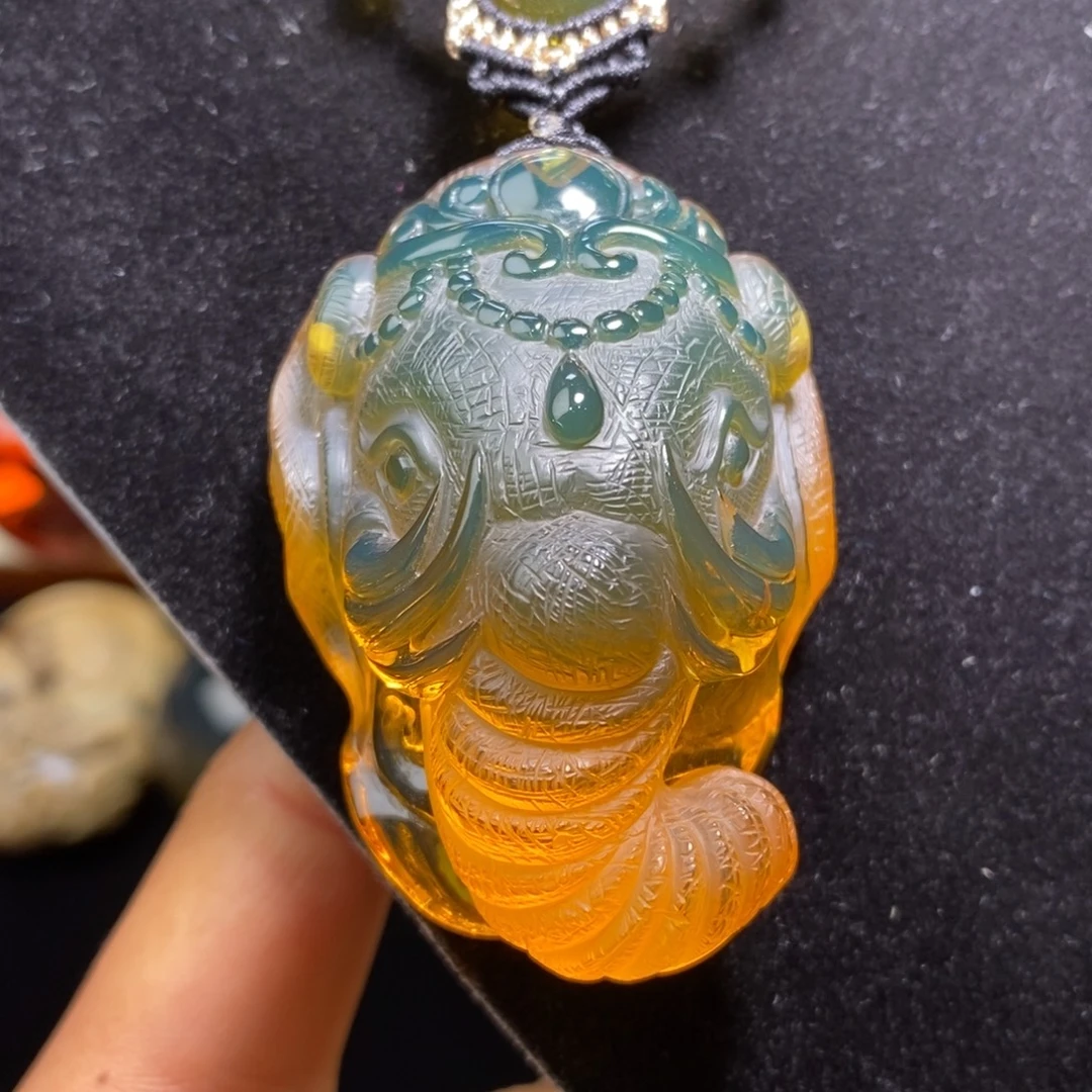 琥珀未镶嵌颈饰30克