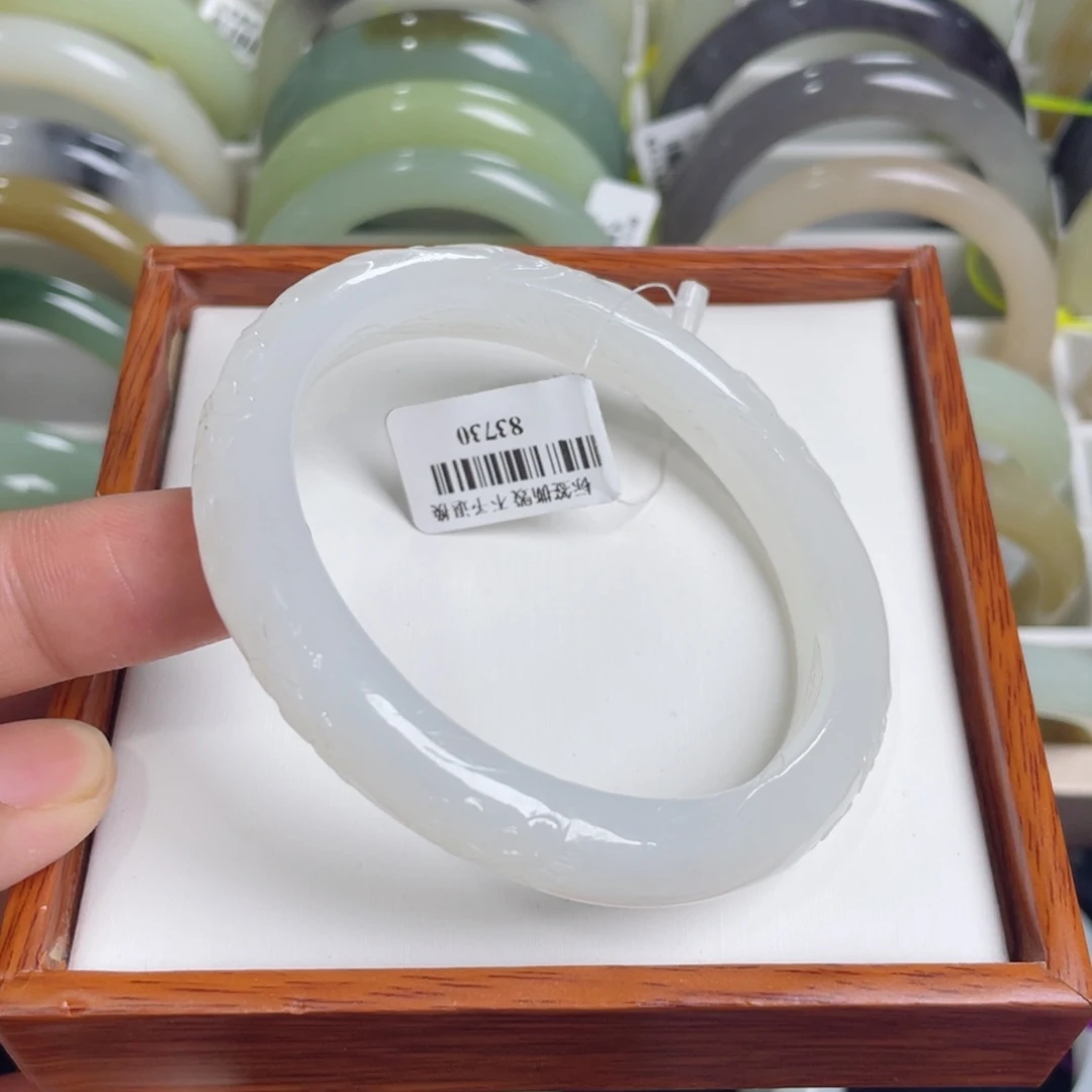 【闪购商品】和田玉手镯未镶嵌58