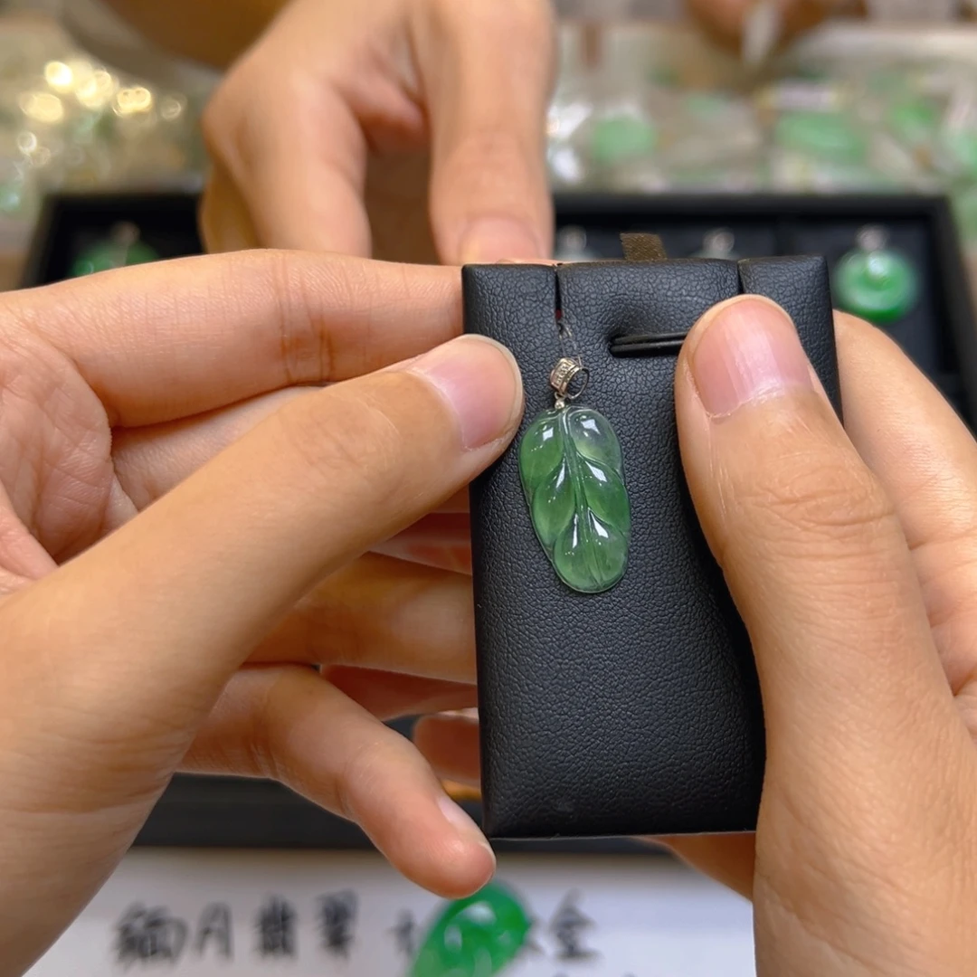 吊坠(不含链)18K金镶嵌翡翠