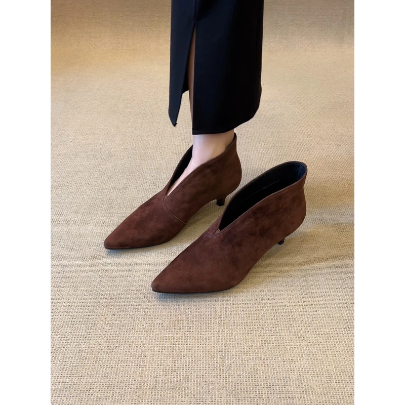 nnmiss·34-40/4.5cm法式复古尖头V口优雅短靴简约百搭猫跟及踝靴