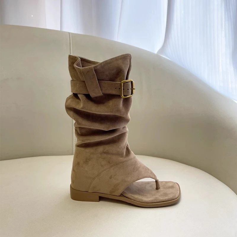 2025夏季新款凉靴平底内增高夹趾靴夹脚凉鞋杏色绒面堆堆靴短靴子