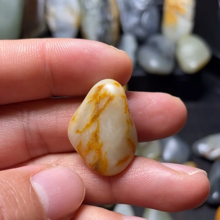 夏***生和田玉未镶嵌挂件打孔不退不换