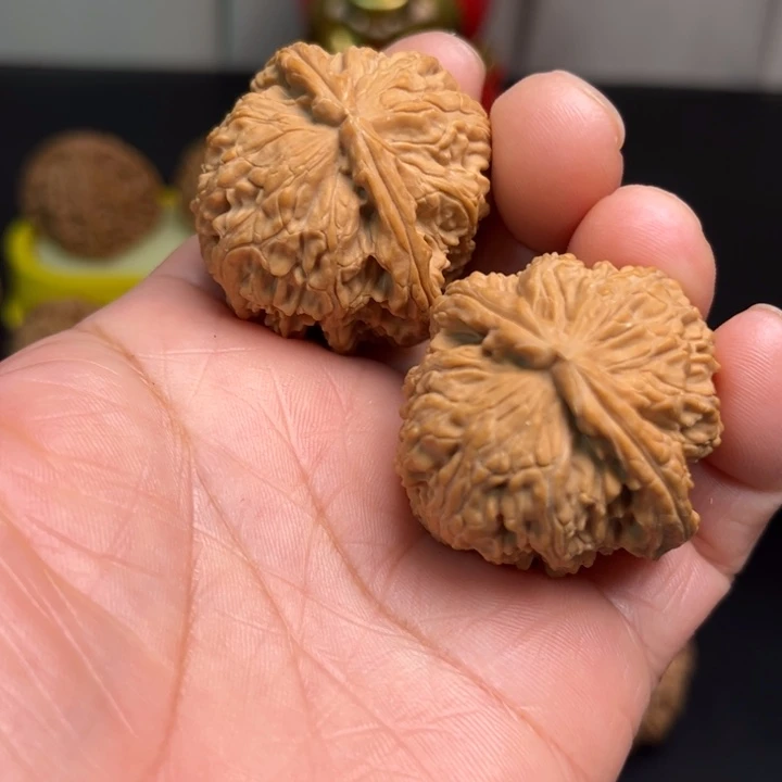 桃核吊坠白狮子36