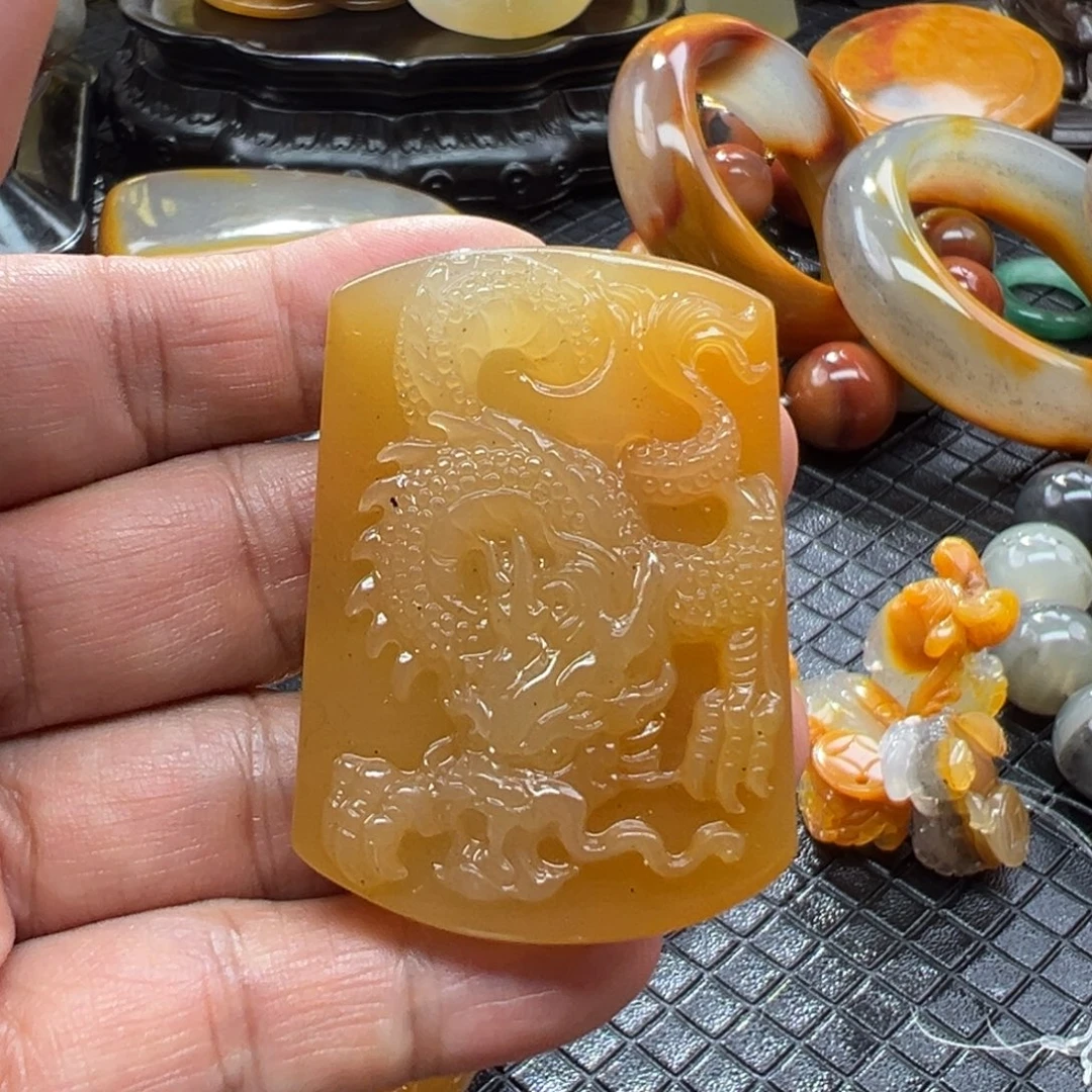 石英质玉未镶嵌颈饰