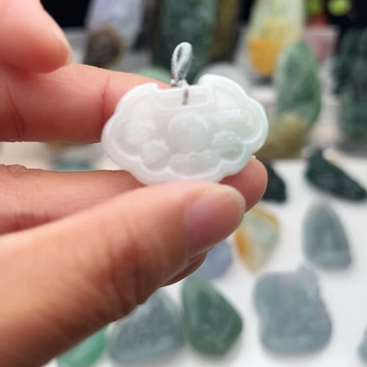 翡翠未镶嵌颈饰平安如意锁