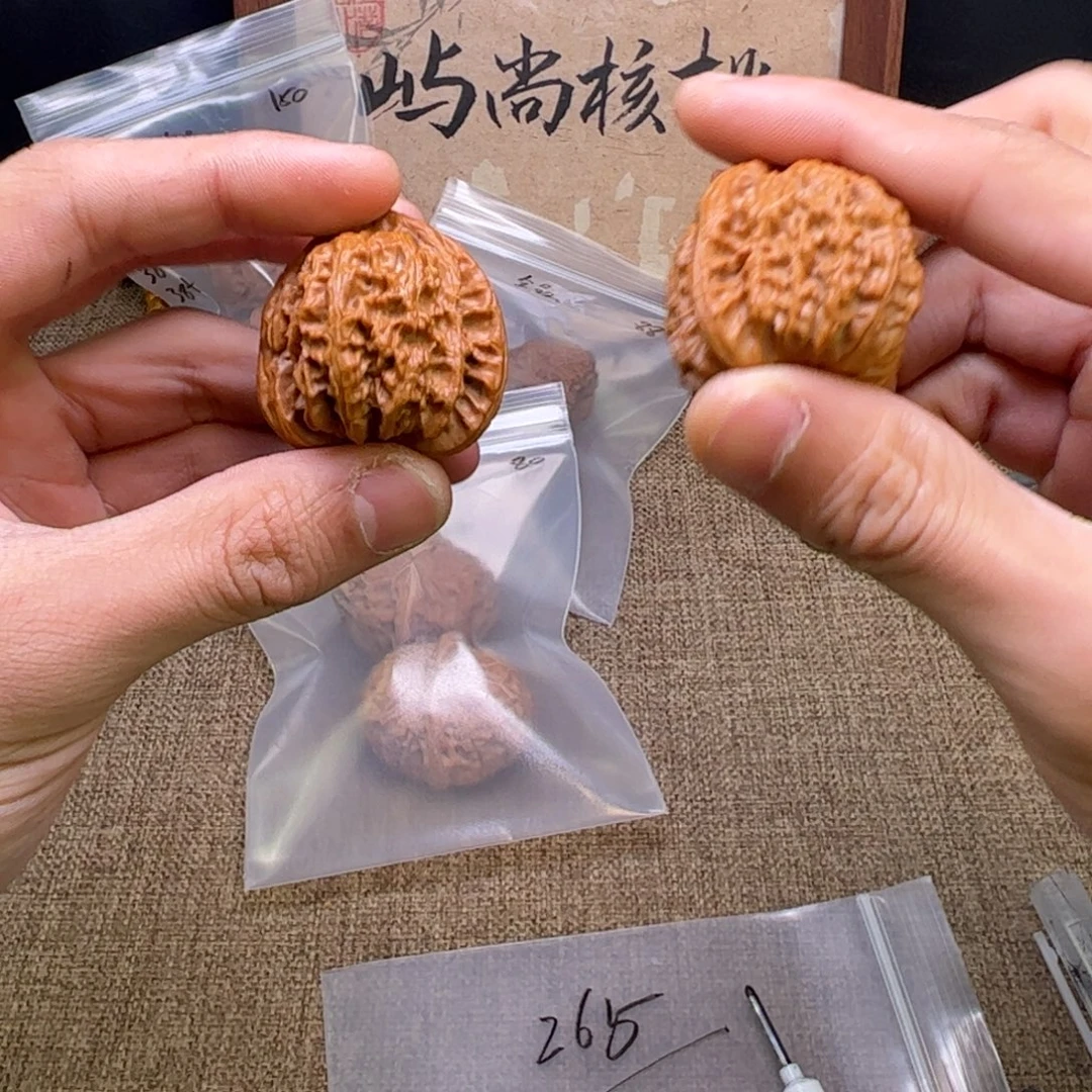 暂***烂吊坠文玩核桃白狮子