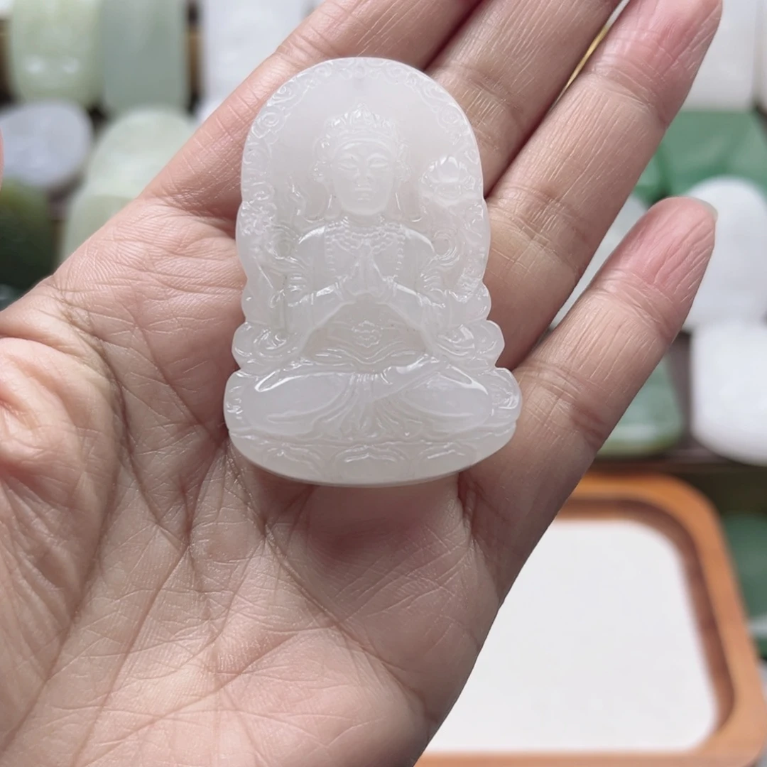 翠***航石英质玉未镶嵌颈饰