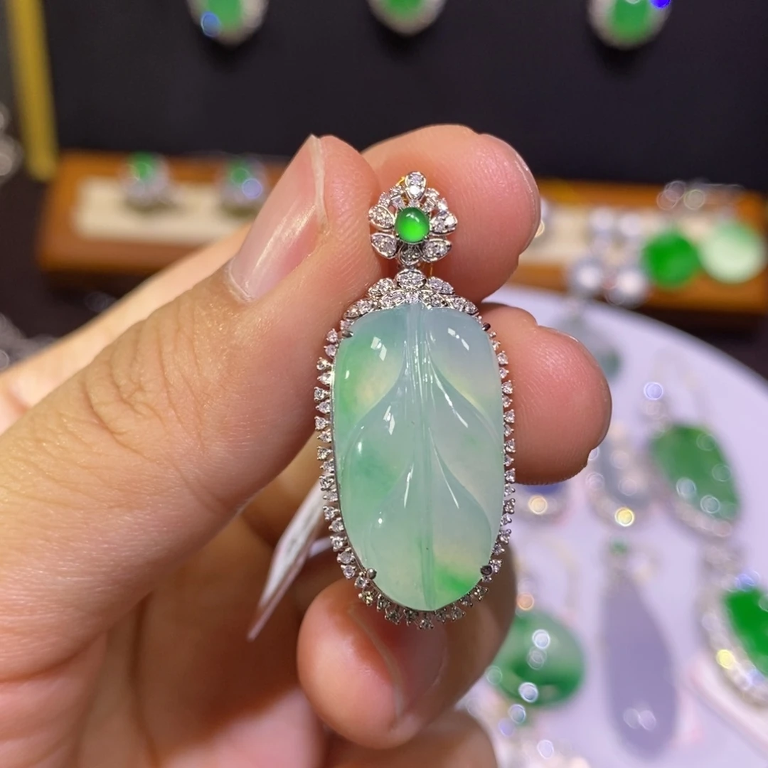 【闪购商品】翡翠18K金镶嵌吊坠(不含链)