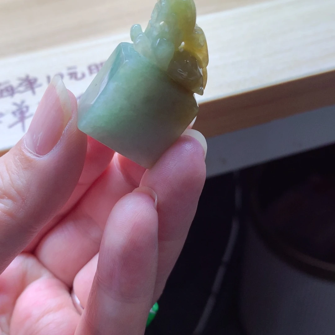 翡翠颈饰未镶嵌吊坠