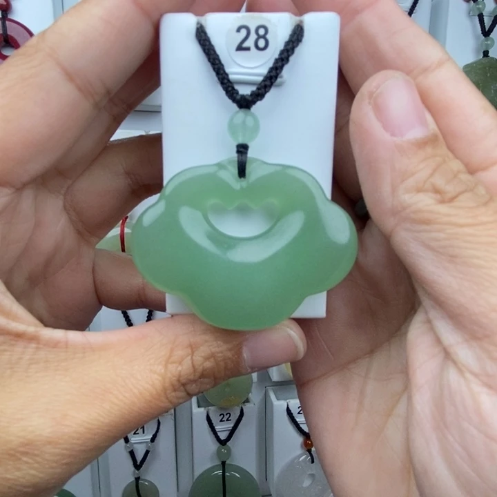 石英质玉未镶嵌颈饰