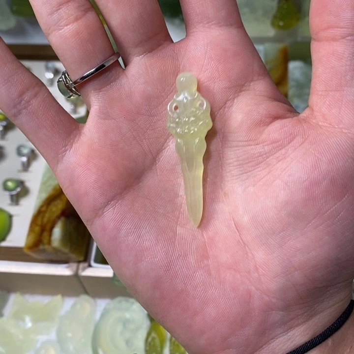 未镶嵌蛇纹石玉吊坠(不含链)