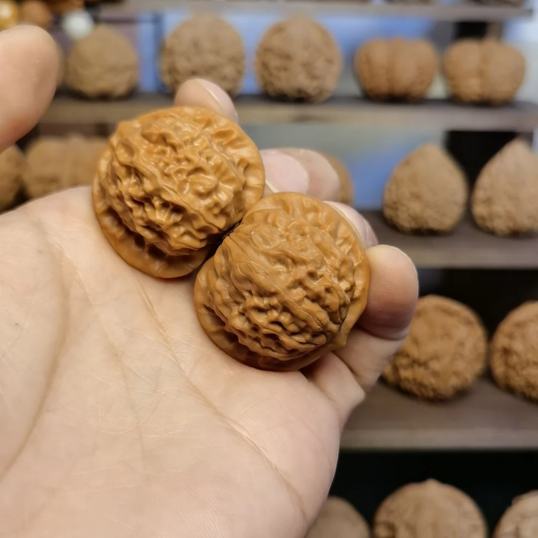 文玩核桃把件36全品瓷娃娃