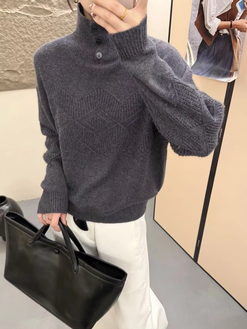 336(蜜熊绒) 欧货高端勾花纽扣可翻高领软糯纯毛衣女