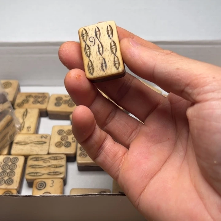 缘***生实心竹雕刻手把件