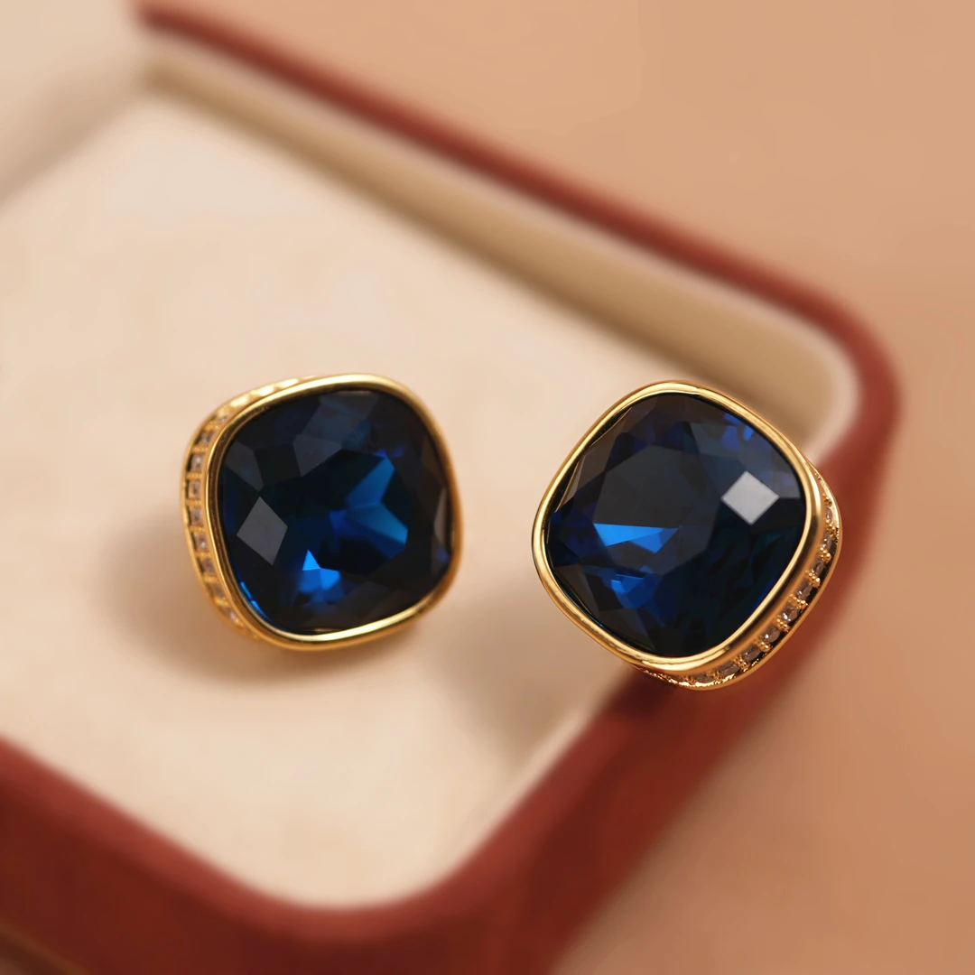 铜合金合成锆石耳饰 满钻耳钉女高级感精致时尚百搭小香风耳环ins