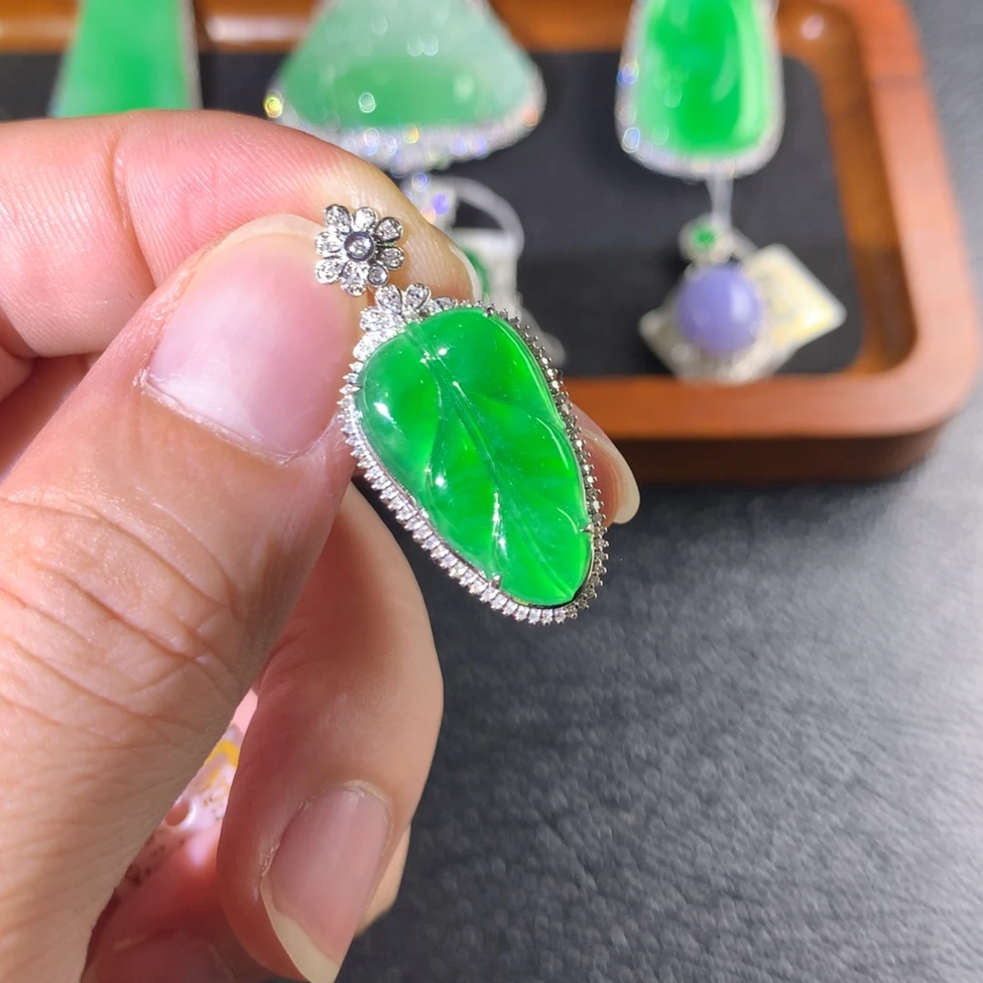 a***g翡翠18K金镶嵌颈饰翡翠