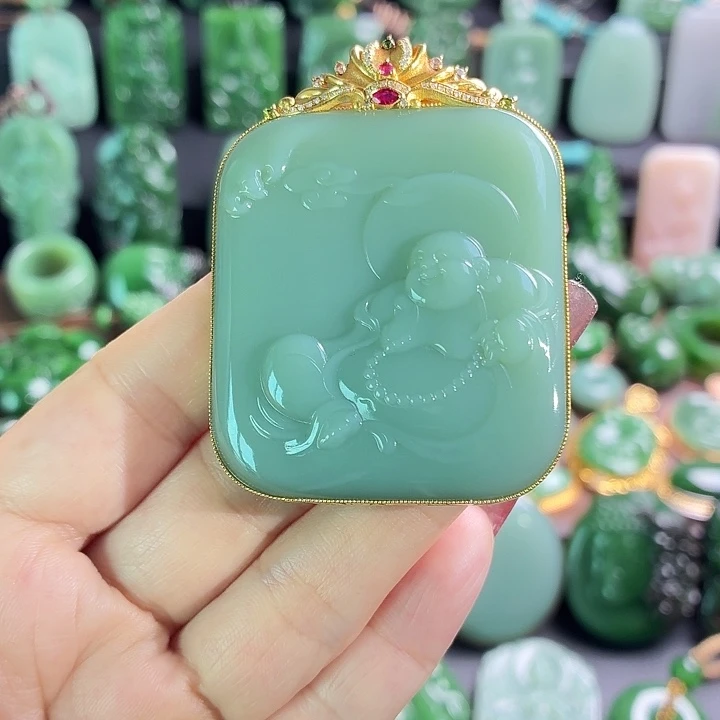 朱***英和田玉18K金镶嵌挂件