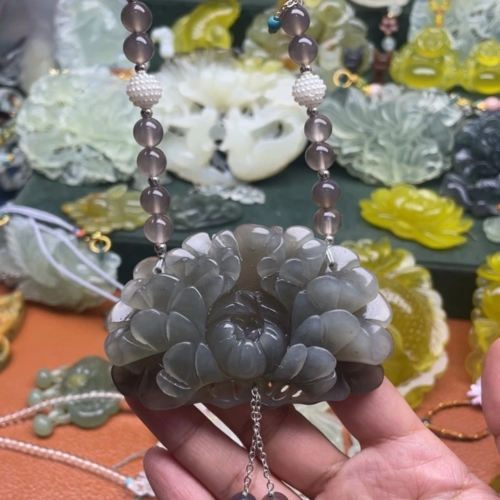 未镶嵌蛇纹石玉吊坠