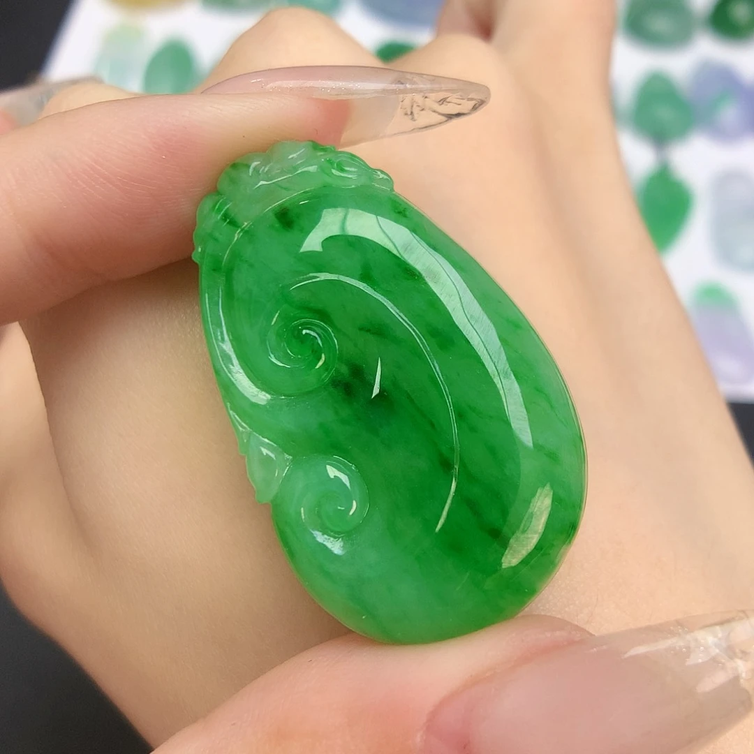 翡翠未镶嵌颈饰如意