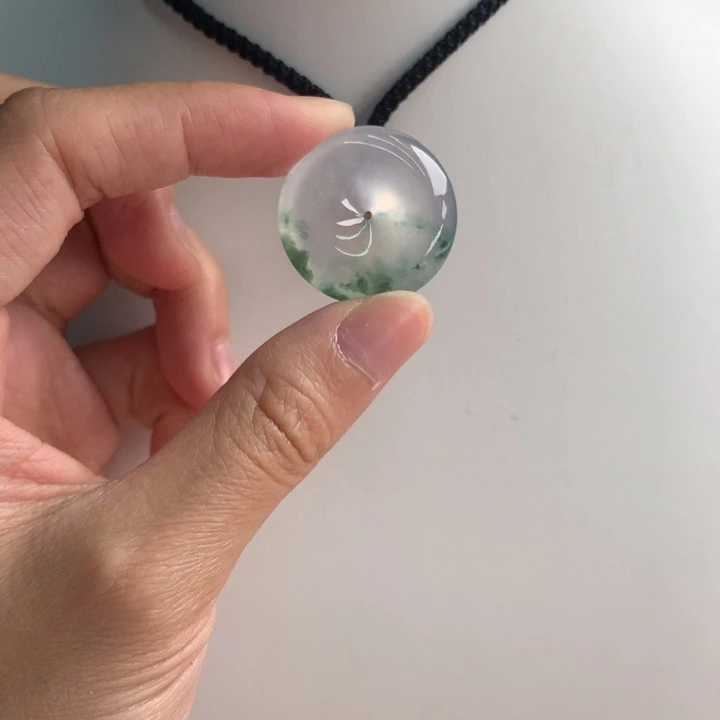 翡翠挂件未镶嵌……