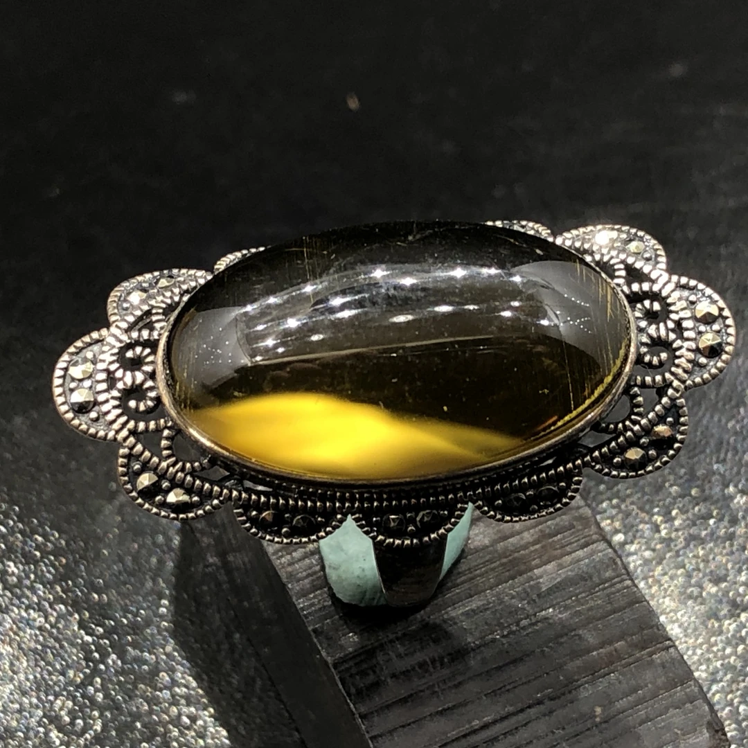 原生态妖花意境琥珀戒指。