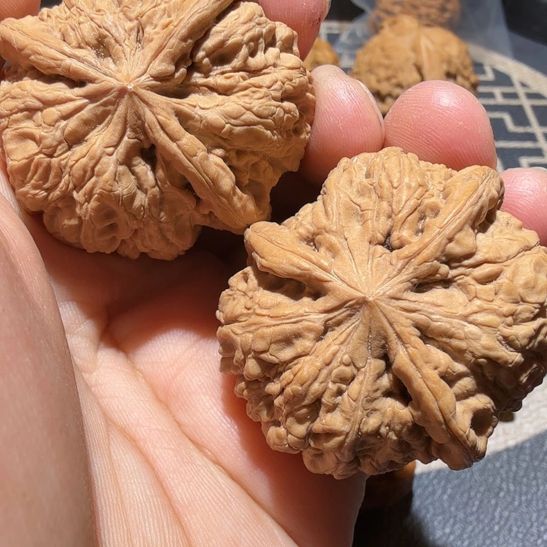 文玩核桃吊坠雨花石三棱