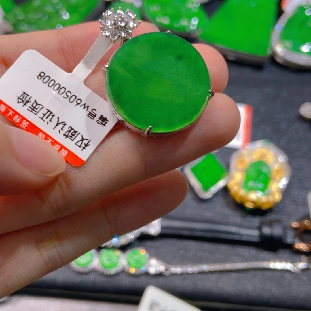 翡翠未镶嵌吊坠(不含链)