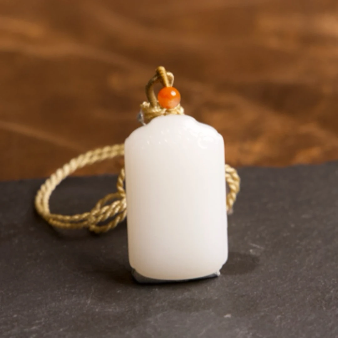 新疆和田白玉无事牌