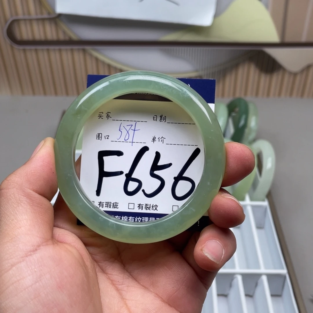 岫玉手镯手镯未镶嵌