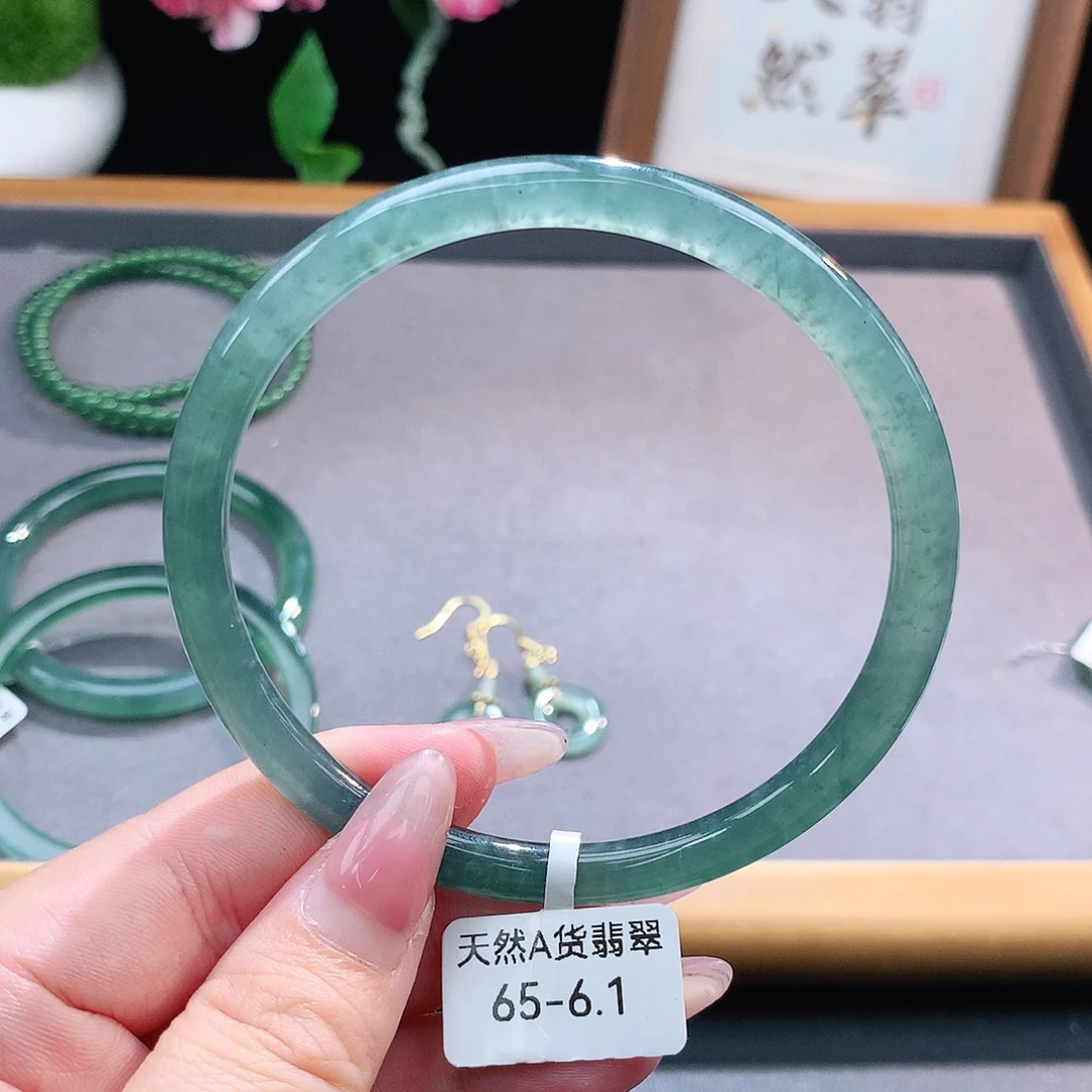 未镶嵌手镯（圆镯）翡翠