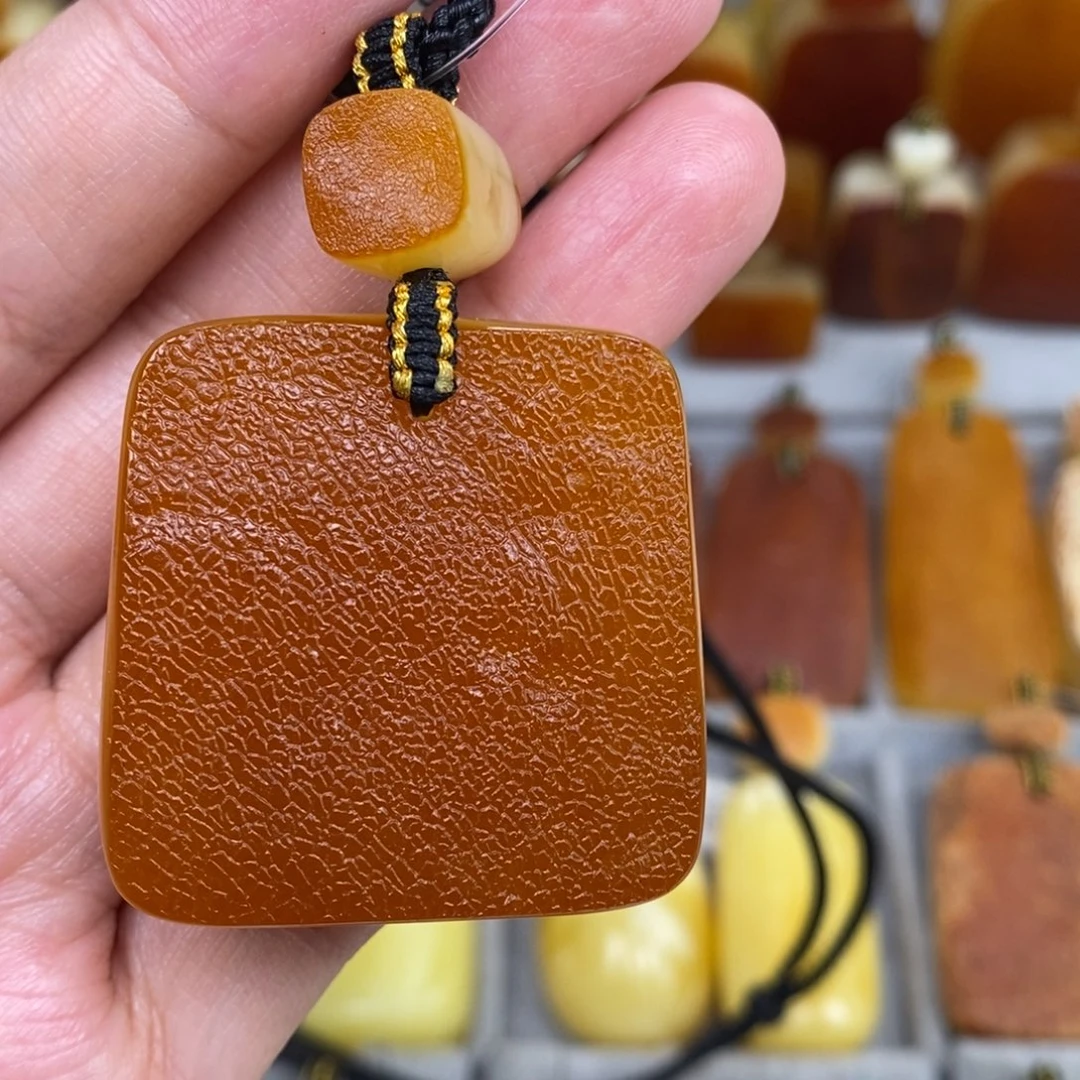 蜜蜡未镶嵌珠宝奇石