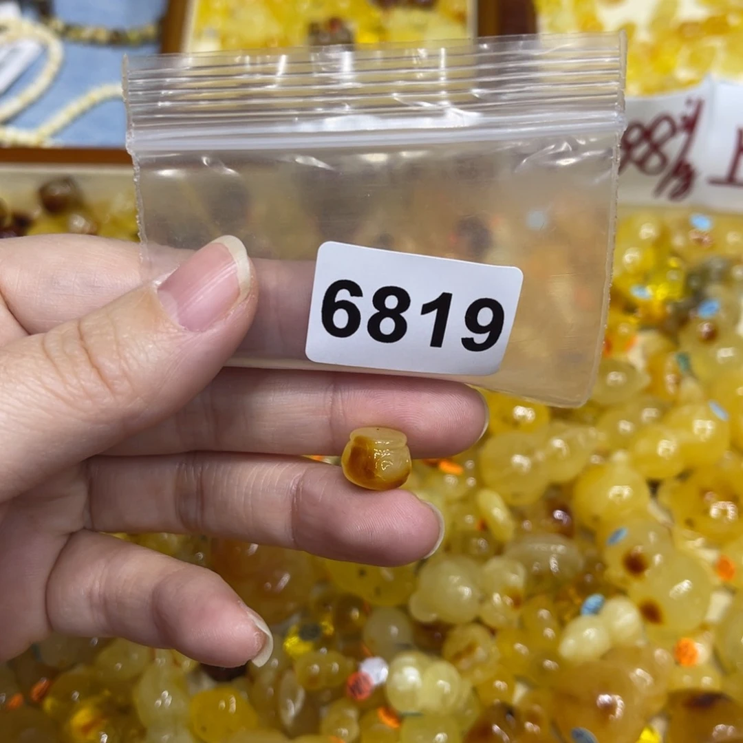 琥珀珠宝奇石未镶嵌