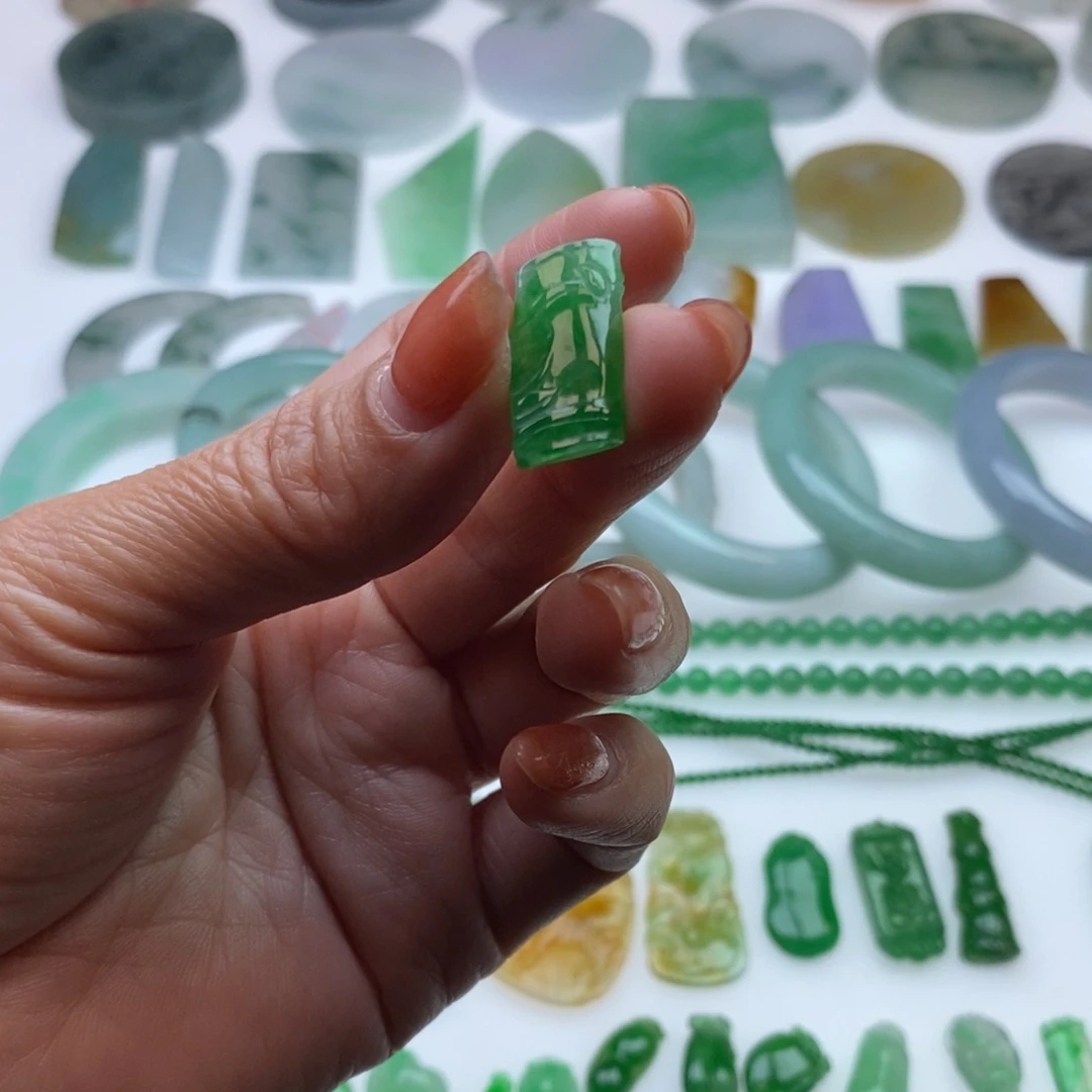 翡翠挂件未镶嵌天然翡翠