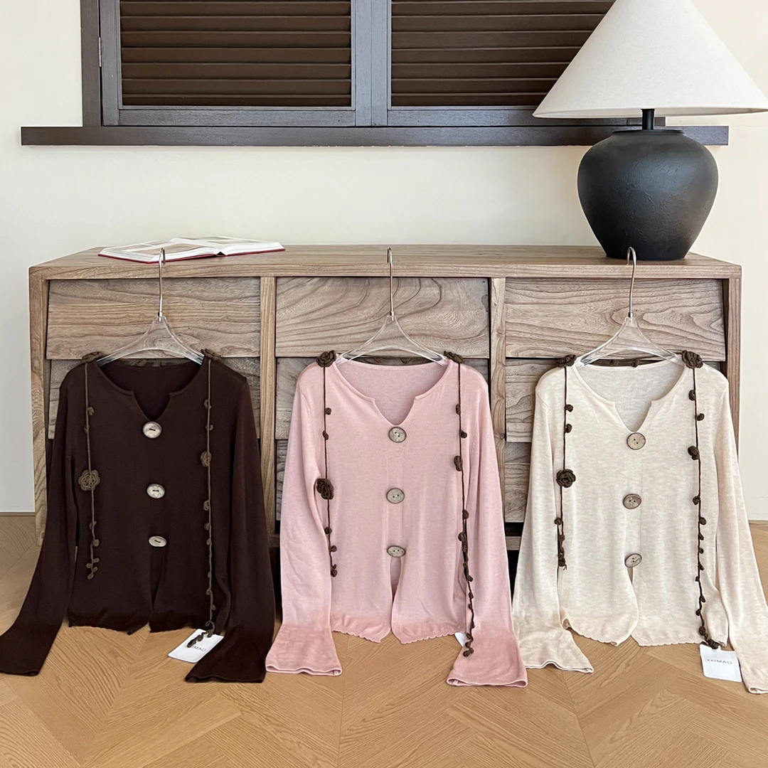 【赵小小&栗子冰茶】7190 法式复古V领三棵扣长袖高级感显瘦上衣女