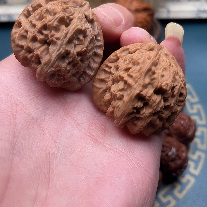 文玩核桃把件三角白38全品