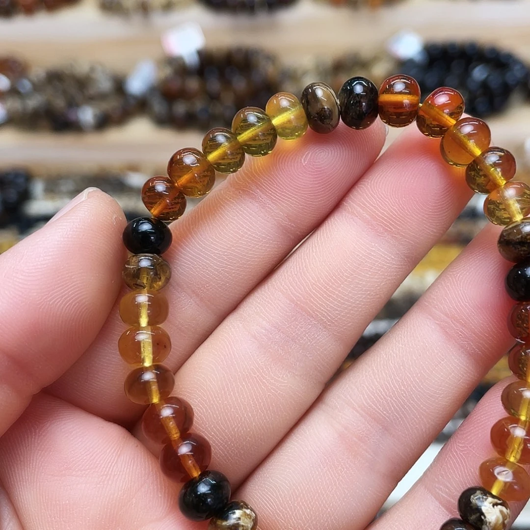 未镶嵌琥珀裸石七